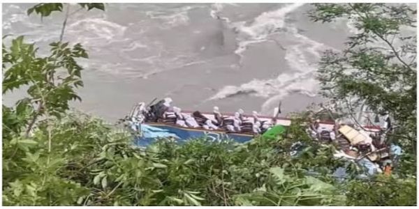 নেপালের তামাকোশি নদীতে যাত্রিবাহী বাস পড়ে দুর্ঘটনা, ৯ জনের মৃত্যু
