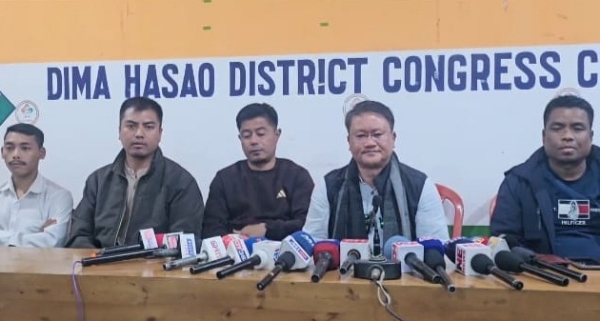 সাংবাদিক সম্মেলনে বক্তব্য পেশ নির্মল লাংথাসার