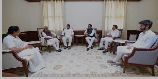 প্রধানমন্ত্রী ও স্বরাষ্ট্রমন্ত্রীর সঙ্গে সাক্ষাৎ করলেন সুনেত্রা পাওয়ার