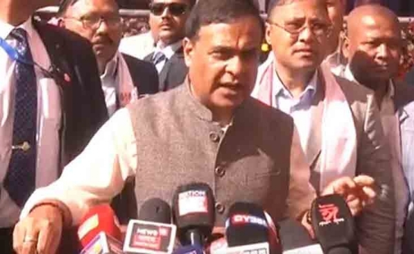 সাংবাদিকদের সঙ্গে কথা বলছেন মুখ্যমন্ত্রী হিমন্তবিশ্ব শর্মা