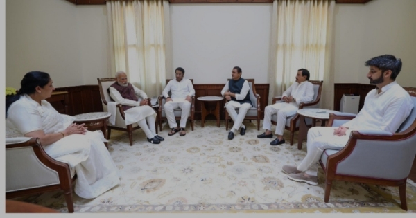 প্রধানমন্ত্রী ও স্বরাষ্ট্রমন্ত্রীর সঙ্গে সাক্ষাৎ করলেন সুনেত্রা পাওয়ার