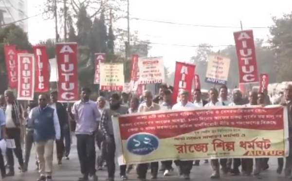 কলকাতায় মিছিল ধর্মঘটীদের, প্রভাব রাজ্যের একাধিক জেলায়