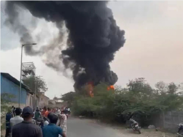 গুজরাটে পিপলাজে কেমিক্যাল কারখানায় ভয়াবহ অগ্নিকাণ্ড, ঘটনাস্থলে ২০টির বেশি দমকল ইঞ্জিন