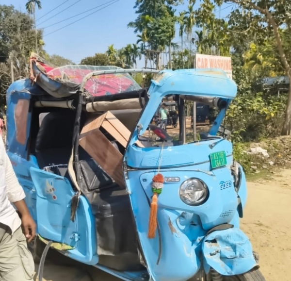 কানাইবাজা‌রে দুর্ঘটনাগ্রস্ত বাহন