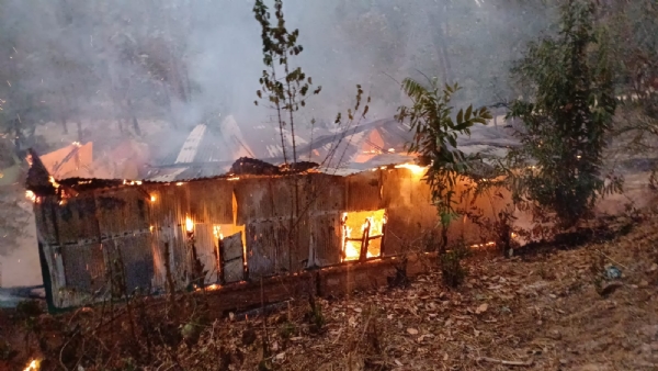 বিলোনিয়ায় বসতঘরে আগুন বিলোনিয়ায় বসতঘরে আগুন