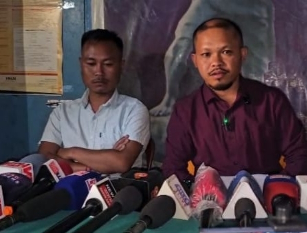 সাংবাদিক সম্মেলনে ডিমাসা স্টুডেন্টস ইউনিয়নের সভাপতি আরুজিৎ কেম্প্ৰাই