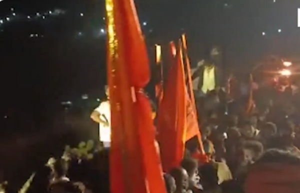 শিবজয়ন্তী উদযাপনের সময় রেলিং ভেঙে বিপত্তি, পুণের দুর্গে আহত ৪ জন শিবজয়ন্তী উদযাপনের সময় রেলিং ভেঙে বিপত্তি, পুণের দুর্গে আহত ৪ জন