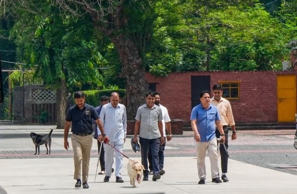 সিবিএসই পরীক্ষার মধ্যেই নয়ডায় বোমাতঙ্ক, চাঞ্চল্য দিল্লির তিনটি স্কুলে