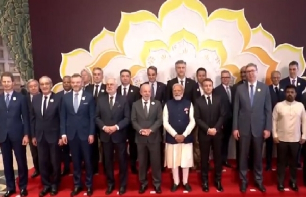 এআই ইম্প্যাক্ট সামিটে বিশ্বনেতাদের সঙ্গে গ্রুপ ছবি তুললেন প্রধানমন্ত্রী