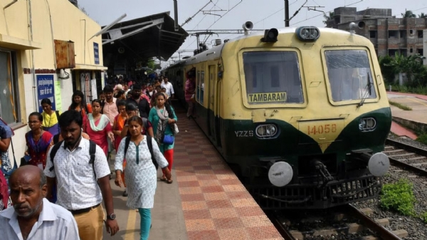 চেন্নাই বিচ-তাম্বারম শাখায় শহরতলির বিদ্যুৎ রেল পরিষেবা ব্যাহত, সিগন্যাল ত্রুটিতে ভোগান্তি