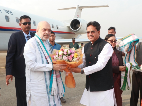 আগরতলা বিমানবন্দরে অমিত শাহ