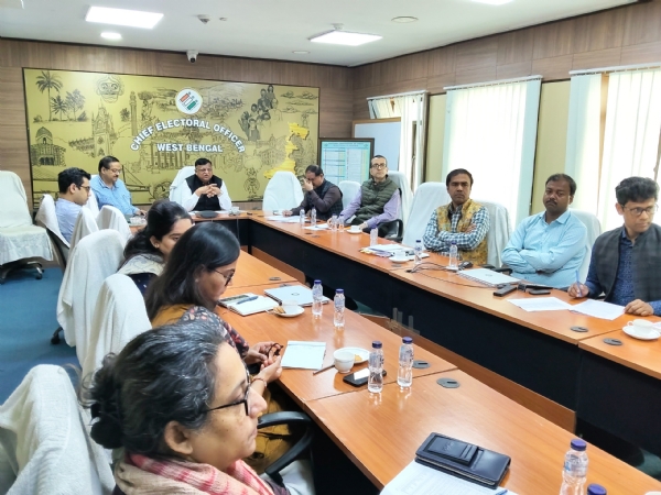 এসআইআর পরিস্থিতি খতিয়ে দেখতে বৈঠক