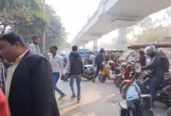 দিল্লিতে গাড়ির ধাক্কা মৃত্যু ডেলিভারি বয়ের, চালক পুলিশ হেফাজতে দিল্লিতে গাড়ির ধাক্কা মৃত্যু ডেলিভারি বয়ের, চালক পুলিশ হেফাজতে