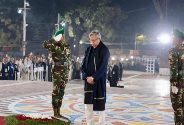 ঢাকায় কেন্দ্রীয় শহিদ মিনারে রাষ্ট্রপতি মোহম্মদ সাহাবুদ্দিন