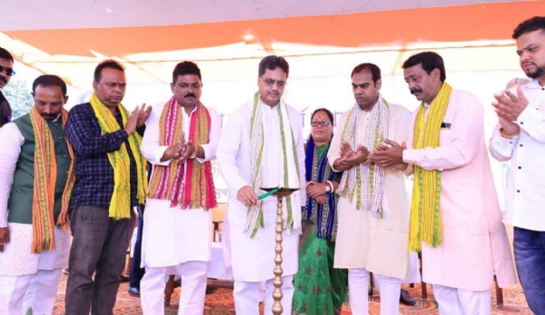 বাস মালিকদের অনুষ্ঠানে মুখ্যমন্ত্রী