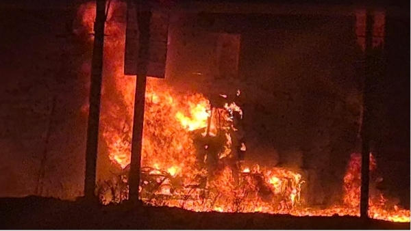 উত্তরপ্রদেশের বেরেলিতে ট্রাকে আগুন, অল্পের জন্য রক্ষা গাড়ি চালক