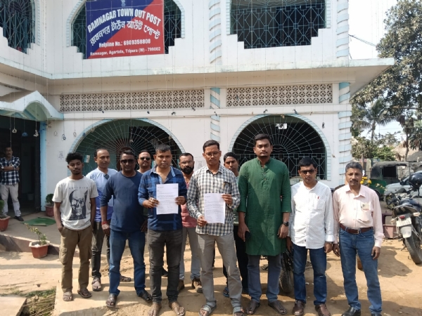 পুলিশ ফাঁড়িতে ডেপুটেশন