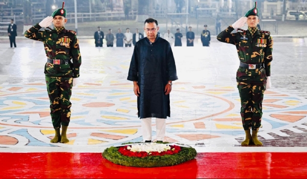 ঢাকায় কেন্দ্রীয় শহিদ মিনারে প্রধানমন্ত্রী তারেক রহমান ঢাকায় কেন্দ্রীয় শহিদ মিনারে প্রধানমন্ত্রী তারেক রহমান