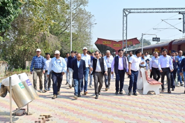 বরপেটা রোড স্টেশন পরিদর্শন এএফ রেলের জিএম চেতনকুমারের