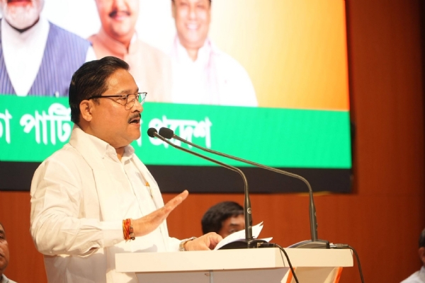 বক্তব্য পেশ করছেন প্রদেশ বিজেপি সভাপতি দিলীপ শইকিয়া বক্তব্য পেশ করছেন প্রদেশ বিজেপি সভাপতি দিলীপ শইকিয়া