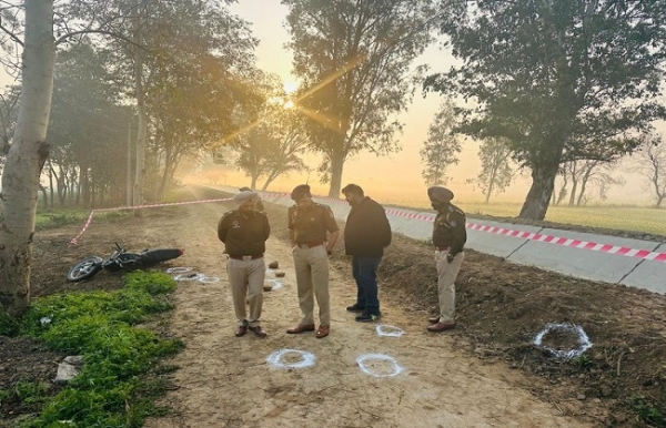 তরন তারনে পুলিশ ও অপরাধীদের মধ্যে গুলির লড়াই, পাকড়াও দুই তরন তারনে পুলিশ ও অপরাধীদের মধ্যে গুলির লড়াই, পাকড়াও দুই