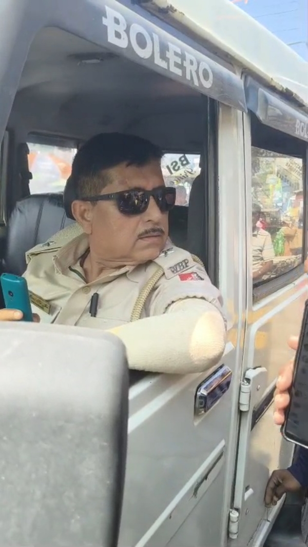 তোলা আদায় পুলিশ