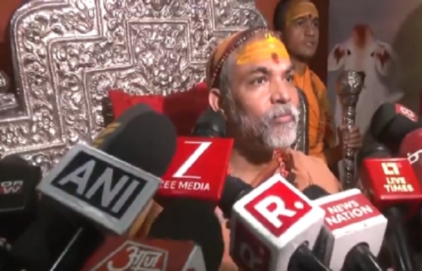 এফআইআর প্রসঙ্গে মুখ খুললেন স্বামী সরস্বতী, দিলেন সহযোগিতার আশ্বাস এফআইআর প্রসঙ্গে মুখ খুললেন স্বামী সরস্বতী, দিলেন সহযোগিতার আশ্বাস