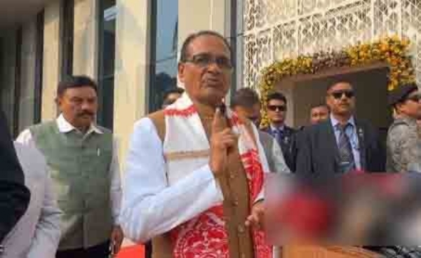 সাংবাদিকদের সঙ্গে কথা বলছেন কেন্দ্রীয় মন্ত্রী শিবরাজ সিং চৌহান