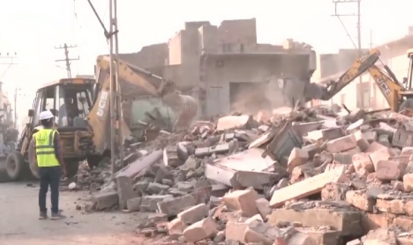 রাজকোটে বড়সড় উচ্ছেদ অভিযান পৌর নিগমের, চলছে ফ্ল্যাগ মার্চ রাজকোটে বড়সড় উচ্ছেদ অভিযান পৌর নিগমের, চলছে ফ্ল্যাগ মার্চ