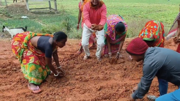 নতুন রাস্তার দাবি