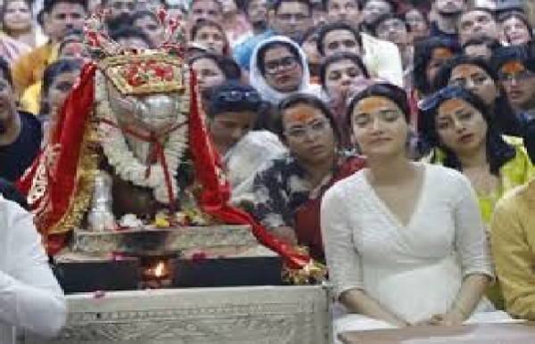 উজ্জয়িনীতে মহাকাল দর্শনে অভিনেত্রী মেধা শঙ্কর