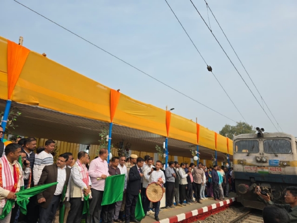 বড়পথার স্টেশনে মরিয়নি-গুয়াহাটি-মরিয়নি বিজি এক্সপ্রেসের আনুষ্ঠানিক যাত্রা সাংসদ কামাখ্যা তাসার বড়পথার স্টেশনে মরিয়নি-গুয়াহাটি-মরিয়নি বিজি এক্সপ্রেসের আনুষ্ঠানিক যাত্রা সাংসদ কামাখ্যা তাসার