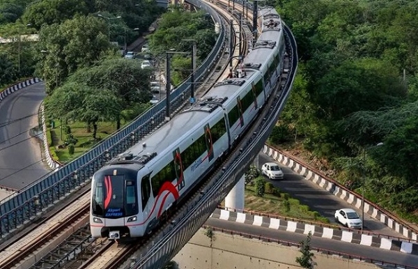 দিল্লিতে মেট্রোয় ঝাঁপ দিয়ে আত্মহত্যা