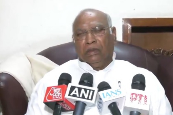 উদয় ভানুকে গ্রেফতারের নিন্দা খাড়গের