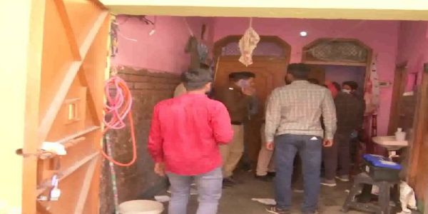 দিল্লিতে চাঞ্চল্যকর ঘটনা! স্ত্রী ও তিন সন্তানকে নৃশংসভাবে খুন করে পলাতক অভিযুক্ত