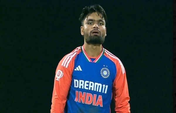 ক্যানসার আক্রান্ত বাবার পাশে থাকতে দল ছাড়লেন রিঙ্কু