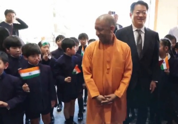 জাপান সফরে মুখ্যমন্ত্রী যোগী, স্কুলে গিয়ে শিক্ষার্থীদের সঙ্গে মতবিনিময়