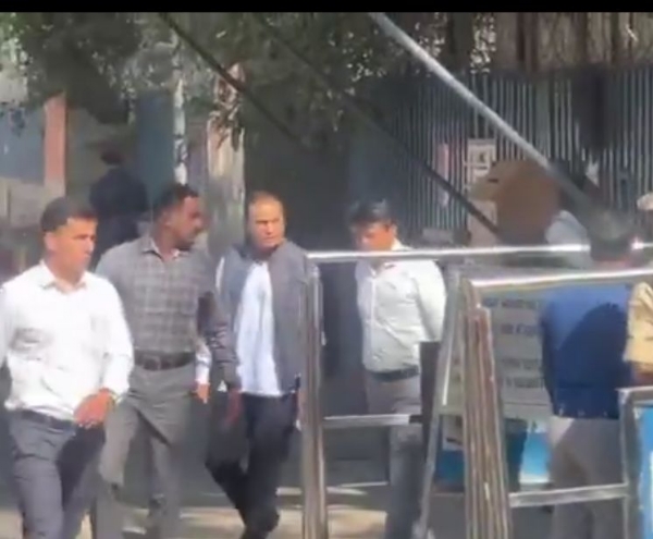 ইডি-র সমনে সাড়া অনিল আম্বানির, কেন্দ্রীয় তদন্তকারী সংস্থার দফতরে হাজিরা শিল্পপতির ইডি-র সমনে সাড়া অনিল আম্বানির, কেন্দ্রীয় তদন্তকারী সংস্থার দফতরে হাজিরা শিল্পপতির