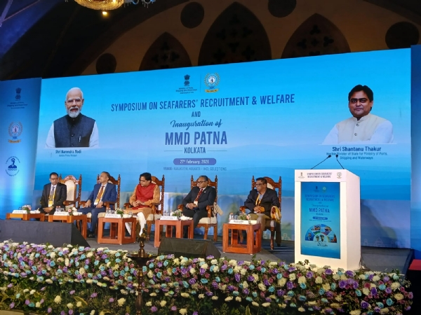 স্বভূমিতে রাজকুটির কেন্দ্রীয় জাহাজ প্রতিমন্ত্রী শান্তনু ঠাকুর