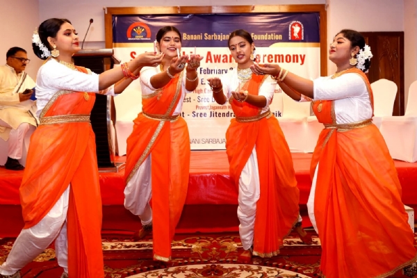 সাংস্কৃতিক অনুষ্ঠানের এক মুহূর্ত