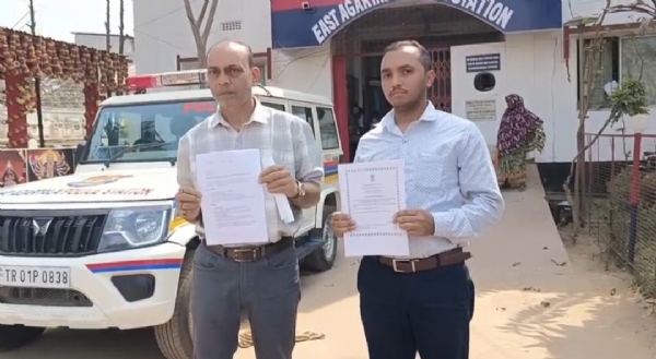 থানায় অভিযোগ দায়ের থানায় অভিযোগ দায়ের