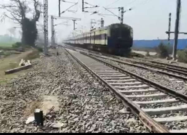 রেললাইনে ফাটল! বিহারে বড় দুর্ঘটনা থেকে রক্ষা পেল বাগাহা-পাটলিপুত্র ইন্টারসিটি এক্সপ্রেস রেললাইনে ফাটল! বিহারে বড় দুর্ঘটনা থেকে রক্ষা পেল বাগাহা-পাটলিপুত্র ইন্টারসিটি এক্সপ্রেস