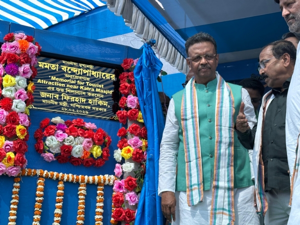 কাটরা মসজিদ সংলগ্ন এলাকায় নতুন তোরণ কাটরা মসজিদ সংলগ্ন এলাকায় নতুন তোরণ