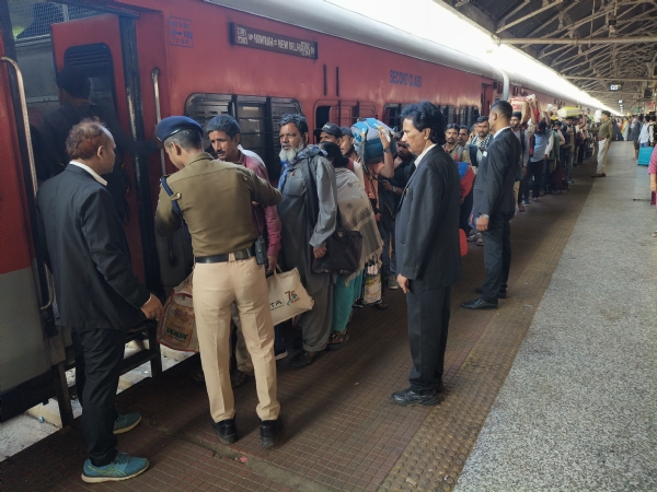 বিশেষ ট্রেন বিশেষ ট্রেন