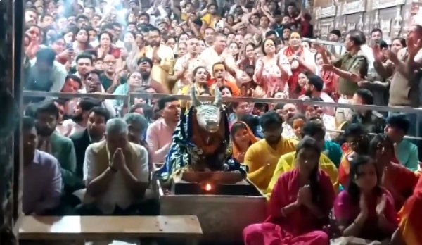 উজ্জ্বয়িনীর শ্রী মহাকালেশ্বর মন্দিরে ভস্ম আরতিতে যোগ দিলেন ধনখড় উজ্জ্বয়িনীর শ্রী মহাকালেশ্বর মন্দিরে ভস্ম আরতিতে যোগ দিলেন ধনখড়