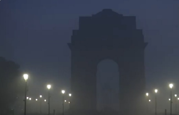 কুয়াশায় জেরবার দিল্লি-এনসিআর, বাতাসের গুণমান খুবই খারাপ