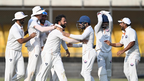 ২০২৫-২৬ রঞ্জি ট্রফির সেমিফাইনালে যোগ্যতা অর্জনকারী দলগুলি এবং তারা কাদের মুখোমুখি হবে