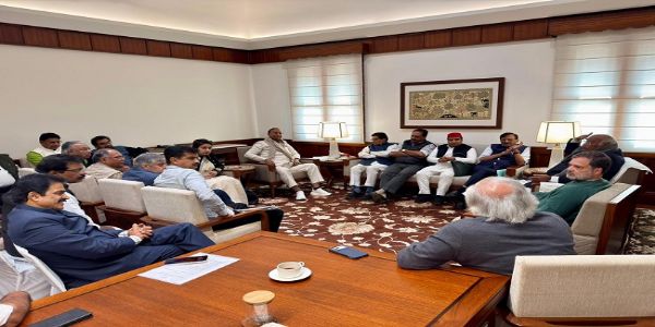 লোকসভায় হট্টগোল বিরোধীদের, রণকৌশল স্থির করলো ইন্ডি জোট