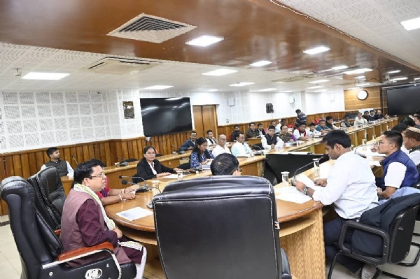 মন্ত্রীর বৈঠক আমবাসায়