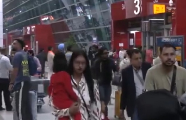 দিল্লি ও মুম্বই বিমানবন্দরে বাতিল একাধিক বিমান দিল্লি ও মুম্বই বিমানবন্দরে বাতিল একাধিক বিমান